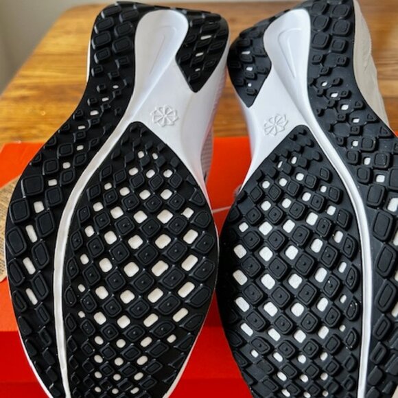 Nike Women's Pegasus 41 Running Shoes – new, in box, never worn – White, Size 8 - Picture 3 of 4